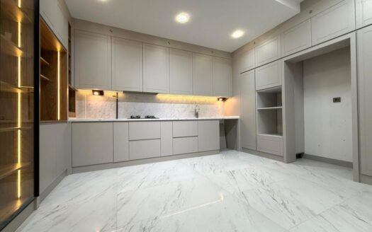 YENİŞAFAKTA HAVUZLU SİTE İÇİ ULTRA LÜKS GENİŞ DAİRE