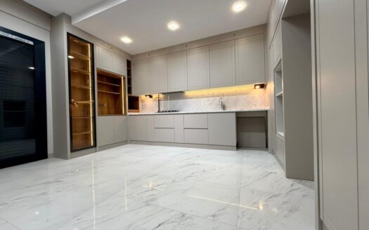 YENİŞAFAKTA HAVUZLU SİTE İÇİ ULTRA LÜKS GENİŞ DAİRE