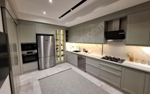 ŞEMİKLERDE ULTRA GENİŞ HAVUZLU ÖNÜ AÇIK LÜKS DAİRE