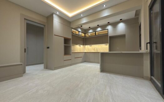 YENİŞAFAKTA MASAL PARK YAKINI 3,5+1 220m2 LÜKS DAİRE