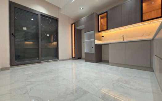 YENİŞAFAKTA HAVUZLU SİTE İÇİ E.BANYOLU LÜKS 3+1 DAİRE