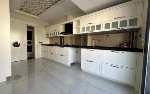 GÜMÜŞLER BULVARI ÜSTÜNDE HAVUZLU ÇOCUK OYUN PARKLI SİTEİÇİ 3+1 DAİRE