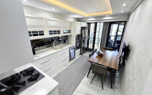ŞEMİKLERDE HAVUZLU SİTEİÇİ CAM BALKONLU LÜKS DAİRE