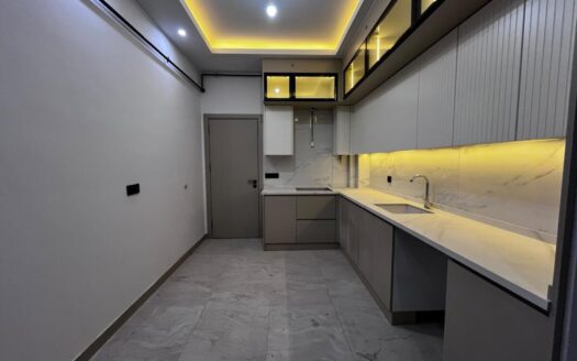 YENİŞAFAKTA CADDE ÜSTÜ 3+1 E.BANYOLU G.ODALI FIRSAT DAİRE