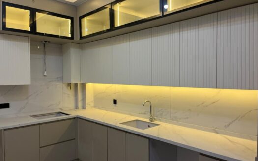 YENİŞAFAKTA CADDE ÜSTÜ 3+1 E.BANYOLU G.ODALI FIRSAT DAİRE